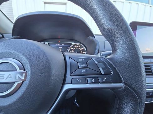 Used 2024 Nissan Altima 2.5 SV image 12