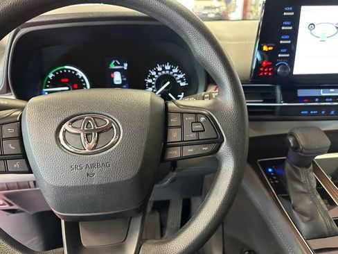 Certified 2023 Toyota Sienna LE AWD/4WD image 21