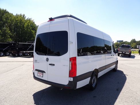 Used 2025 Mercedes-Benz Sprinter 2500 image 8