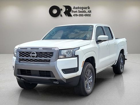 Used 2025 Nissan Frontier SV w/ Tow Package AWD/4WD image 2