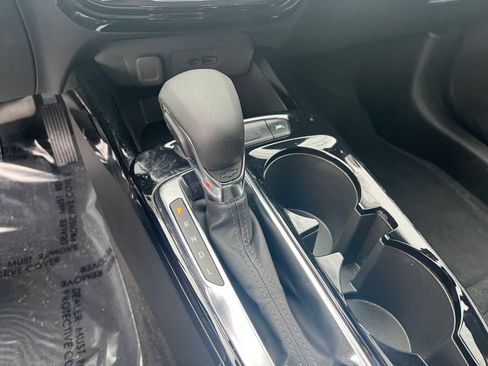 Used 2025 Chevrolet Trax LT image 35