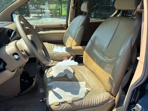 Used 2000 Chrysler Town & Country LXi FWD image 10