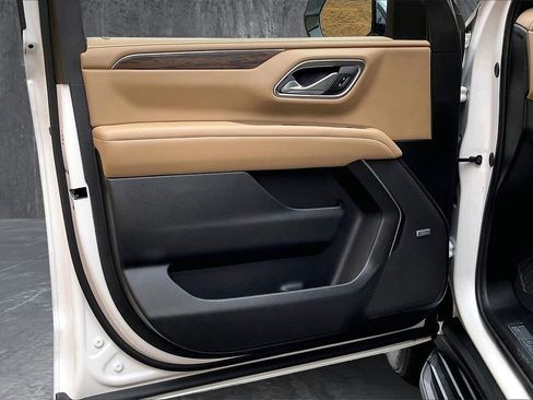 Used 2024 Chevrolet Suburban Premier image 20