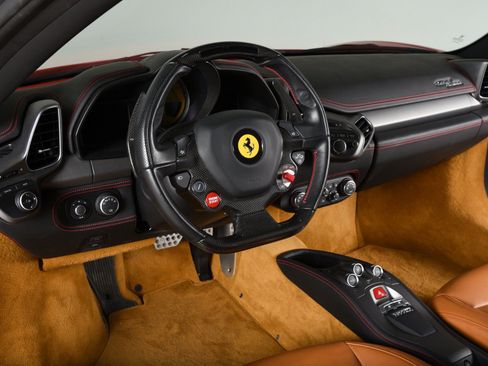 Used 2015 Ferrari 458 Italia Coupe RWD image 35