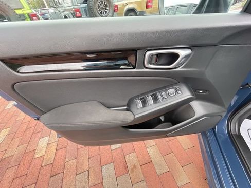 Certified 2025 Honda Civic Sport image 10