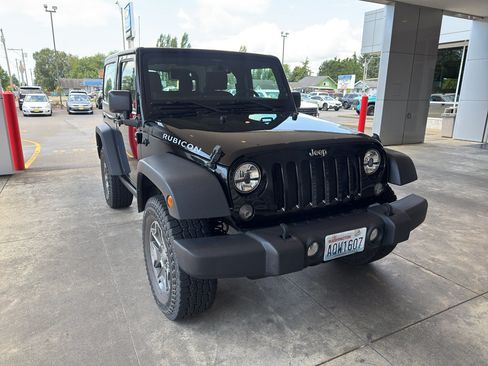 Used 2014 Jeep Wrangler Rubicon w/ Power Convenience Group AWD/4WD image 2