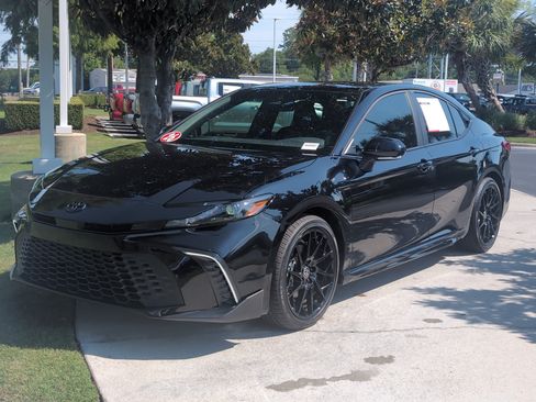 Certified 2026 Toyota Camry SE w/ Convenience Package FWD image 5