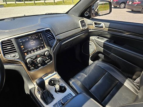 Used 2017 Jeep Grand Cherokee Overland AWD/4WD image 43