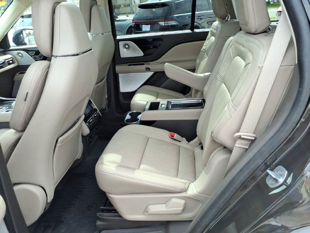 Used 2024 Lincoln Aviator Reserve w/ Equipment Group 201A AWD/4WD image 12