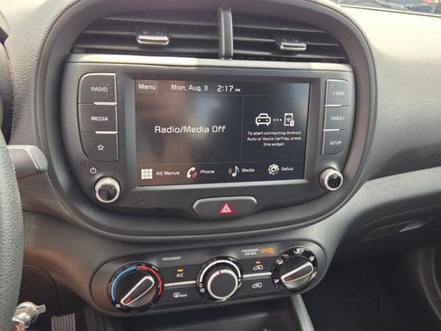 Used 2025 Kia Soul LX w/ LX Technology Package FWD image 19