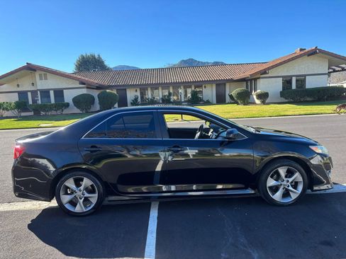 Used 2012 Toyota Camry SE image 3