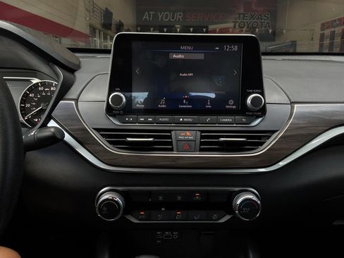 Used 2025 Nissan Altima 2.5 SV FWD image 26