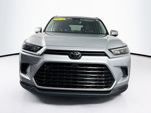 Used 2024 Toyota Grand Highlander FWD image 2