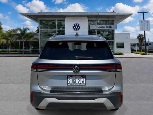 Used 2025 Volkswagen Tiguan SE FWD image 5