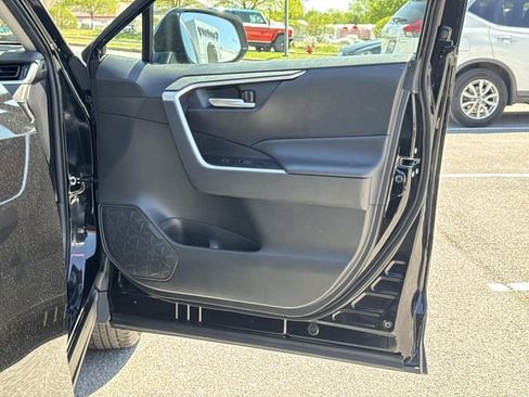 Used 2025 Toyota RAV4 XLE AWD/4WD image 10