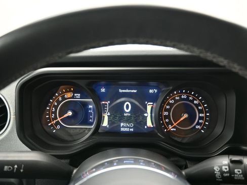 Used 2025 Jeep Wrangler Unlimited Sahara AWD/4WD image 19
