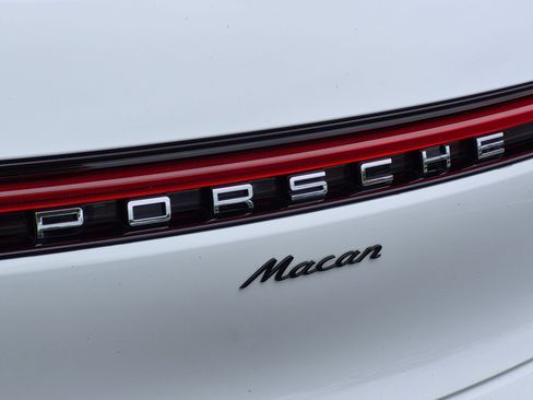 Certified 2026 Porsche Macan AWD/4WD image 29