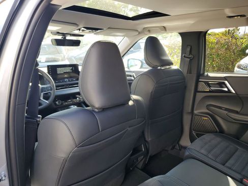 New 2026 Mitsubishi Outlander SE FWD image 14