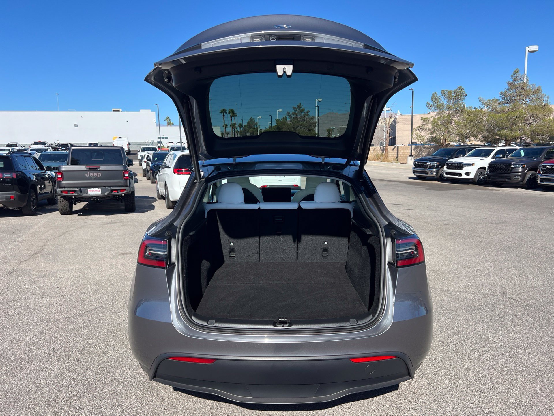 Used 2024 Tesla Model Y Long Range AWD/4WD image 14