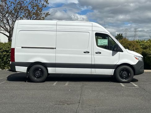 New 2025 Mercedes-Benz Sprinter 2500 image 2