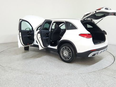 Certified 2025 Mercedes-Benz GLC 300 image 17