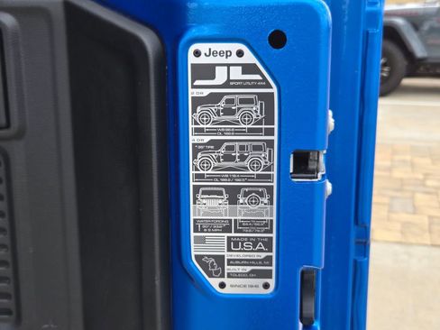 Used 2022 Jeep Wrangler Unlimited Sport image 36