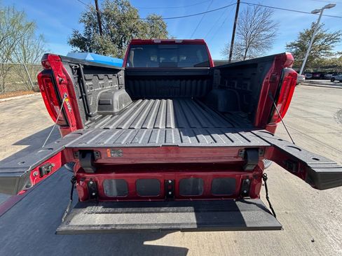 Used 2024 GMC Sierra 1500 SLT image 4