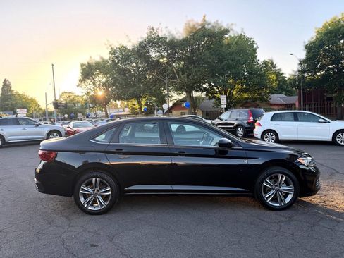 Used 2024 Volkswagen Jetta SE FWD image 5
