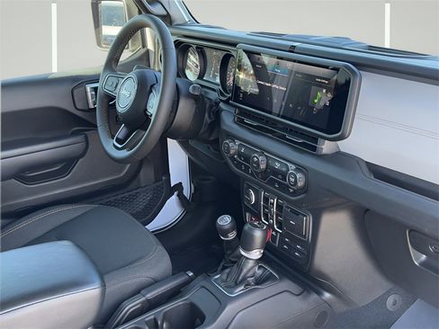 Used 2024 Jeep Gladiator Willys image 6