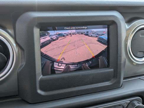 Used 2020 Jeep Wrangler Unlimited Sahara AWD/4WD image 24