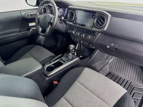 Used 2020 Toyota Tacoma TRD Off-Road AWD/4WD image 34