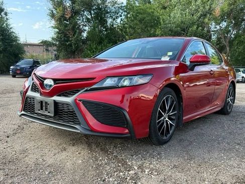 Used 2021 Toyota Camry SE FWD image 1