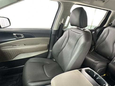 New 2026 Kia Carnival LXS image 13