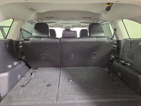 Used 2021 Toyota Highlander XLE AWD/4WD image 34
