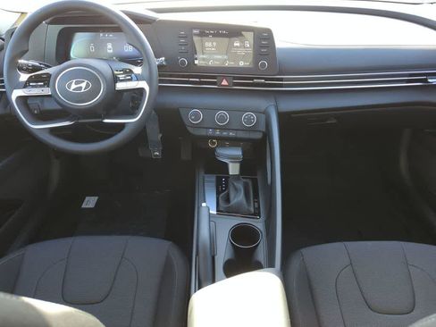New 2026 Hyundai Elantra SE image 18