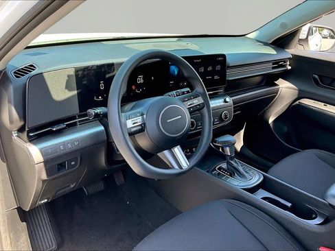 Used 2025 Hyundai Kona SE FWD image 15