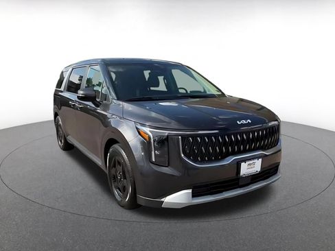 Used 2026 Kia Carnival FWD image 3