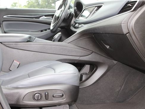 Used 2020 Buick Enclave Essence FWD image 6