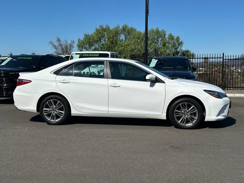 Used 2016 Toyota Camry SE FWD image 2