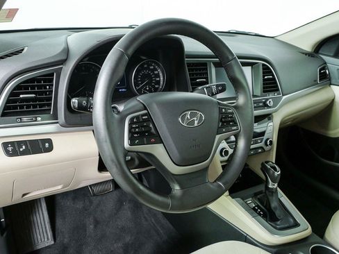 Used 2017 Hyundai Elantra Value Edition FWD image 4