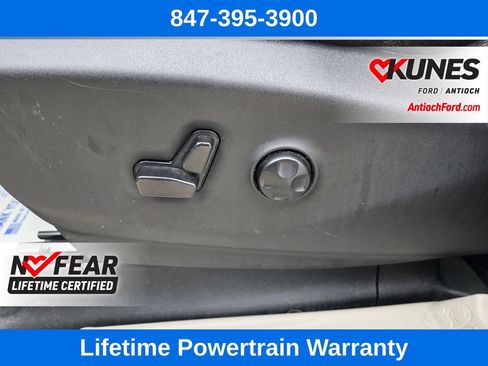 Used 2024 Chrysler Pacifica Touring-L FWD image 17