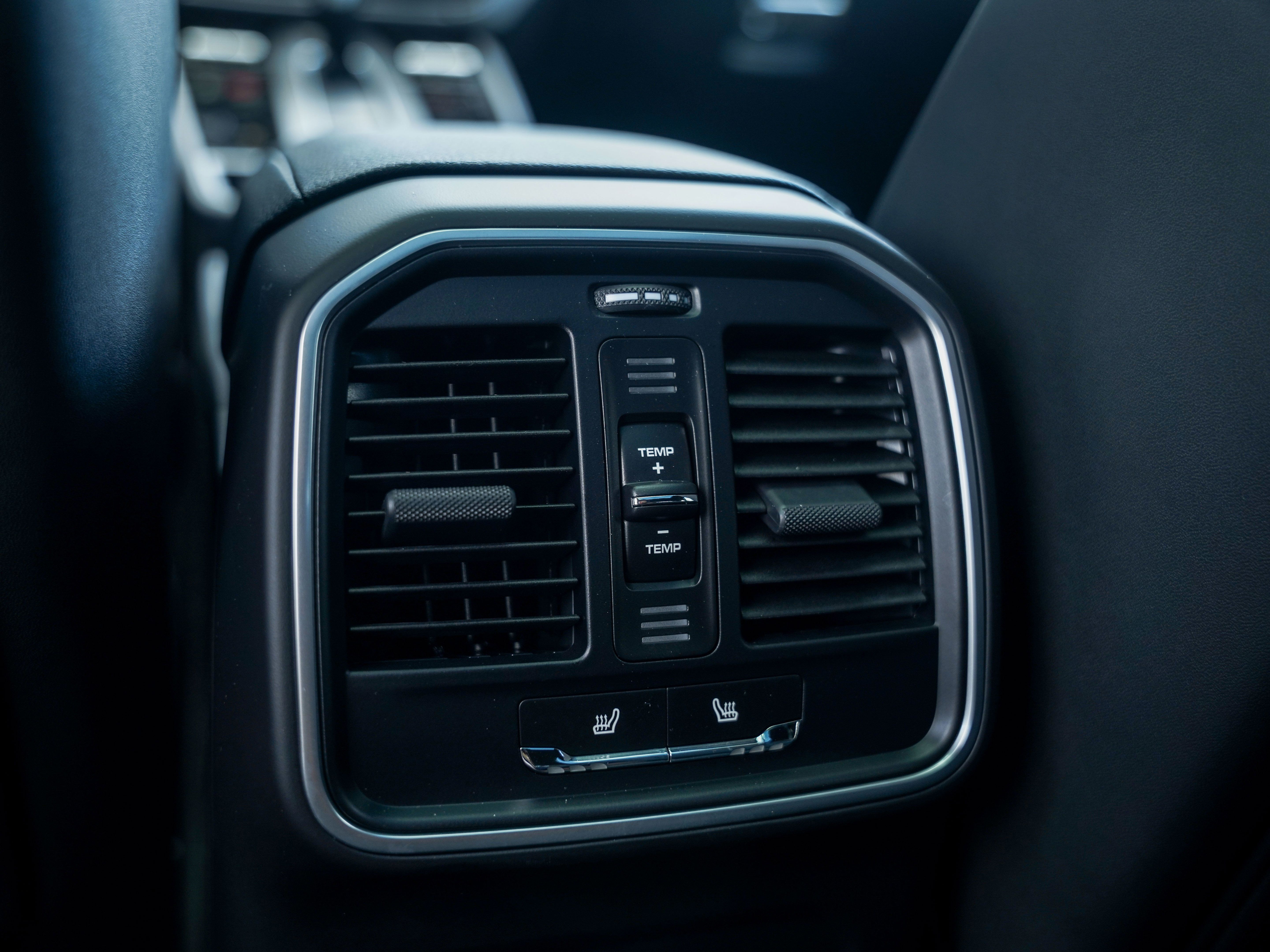 Certified 2026 Porsche Macan AWD/4WD image 27