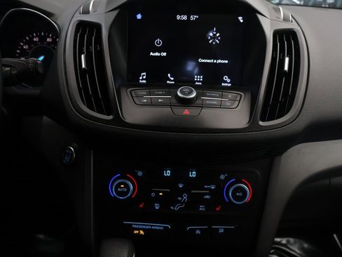 Used 2019 Ford Escape SE image 17