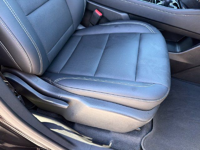 Used 2025 Chevrolet Traverse LT FWD image 24