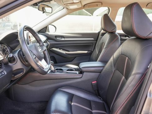 Used 2024 Nissan Altima 2.5 SR FWD image 18