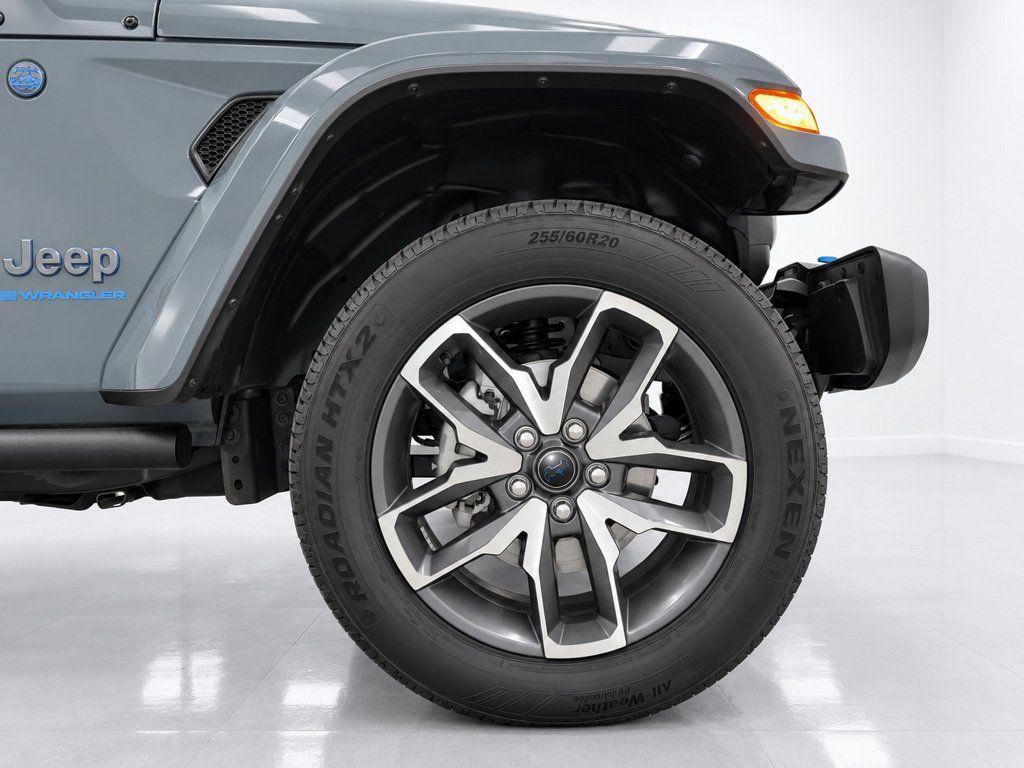 Used 2024 Jeep Wrangler Unlimited w/ Convenience Group AWD/4WD image 7