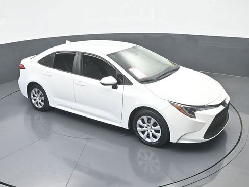 Used 2022 Toyota Corolla LE image 49