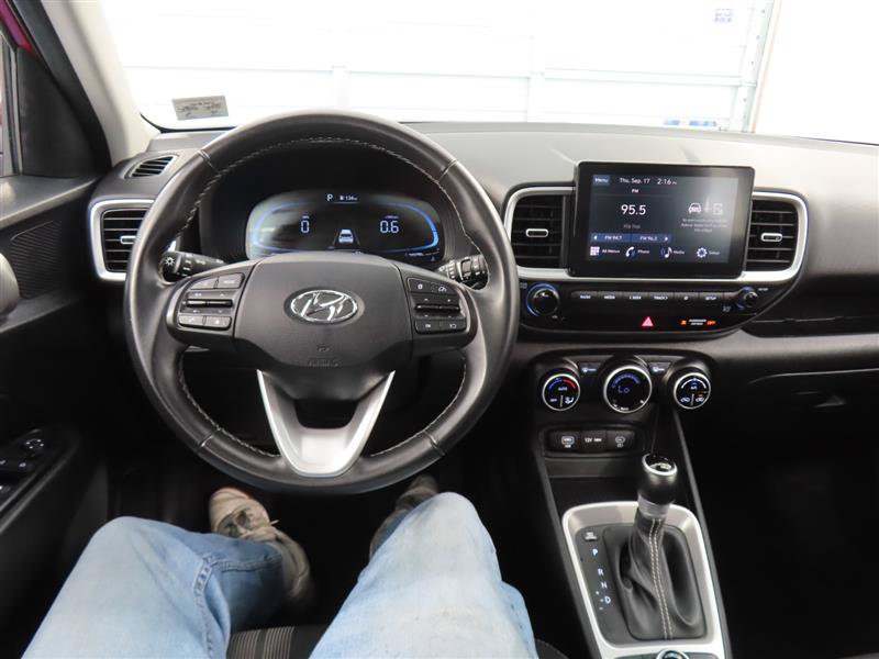 Used 2025 Hyundai Venue SEL FWD image 19