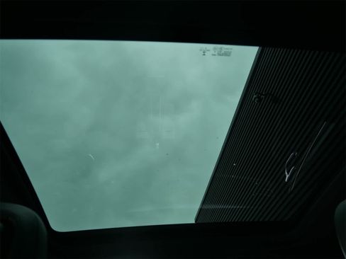 Certified 2022 Porsche Macan S image 14