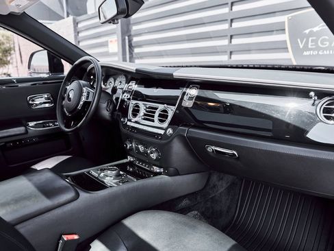 Used 2014 Rolls-Royce Ghost RWD image 46